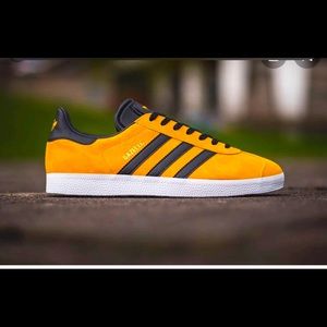 Men sneakers fairly new barely worn